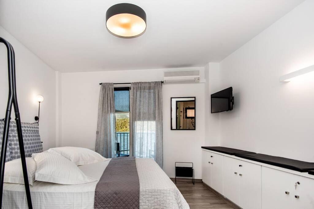 A & B Minimal Suite With Sea View In Argostoli Ngoại thất bức ảnh