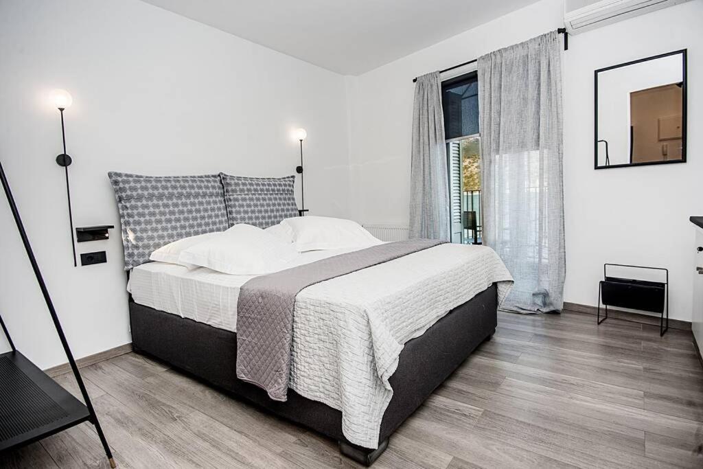A & B Minimal Suite With Sea View In Argostoli Ngoại thất bức ảnh