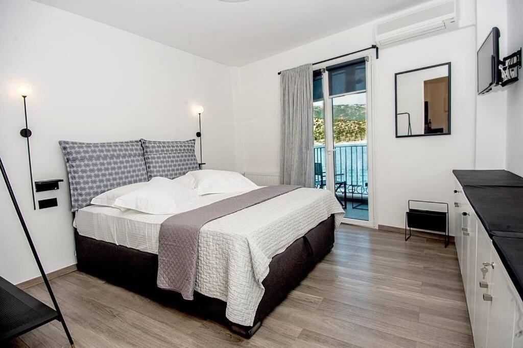 A & B Minimal Suite With Sea View In Argostoli Ngoại thất bức ảnh