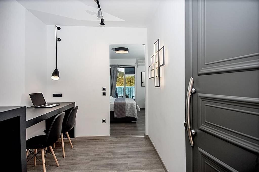 A & B Minimal Suite With Sea View In Argostoli Ngoại thất bức ảnh