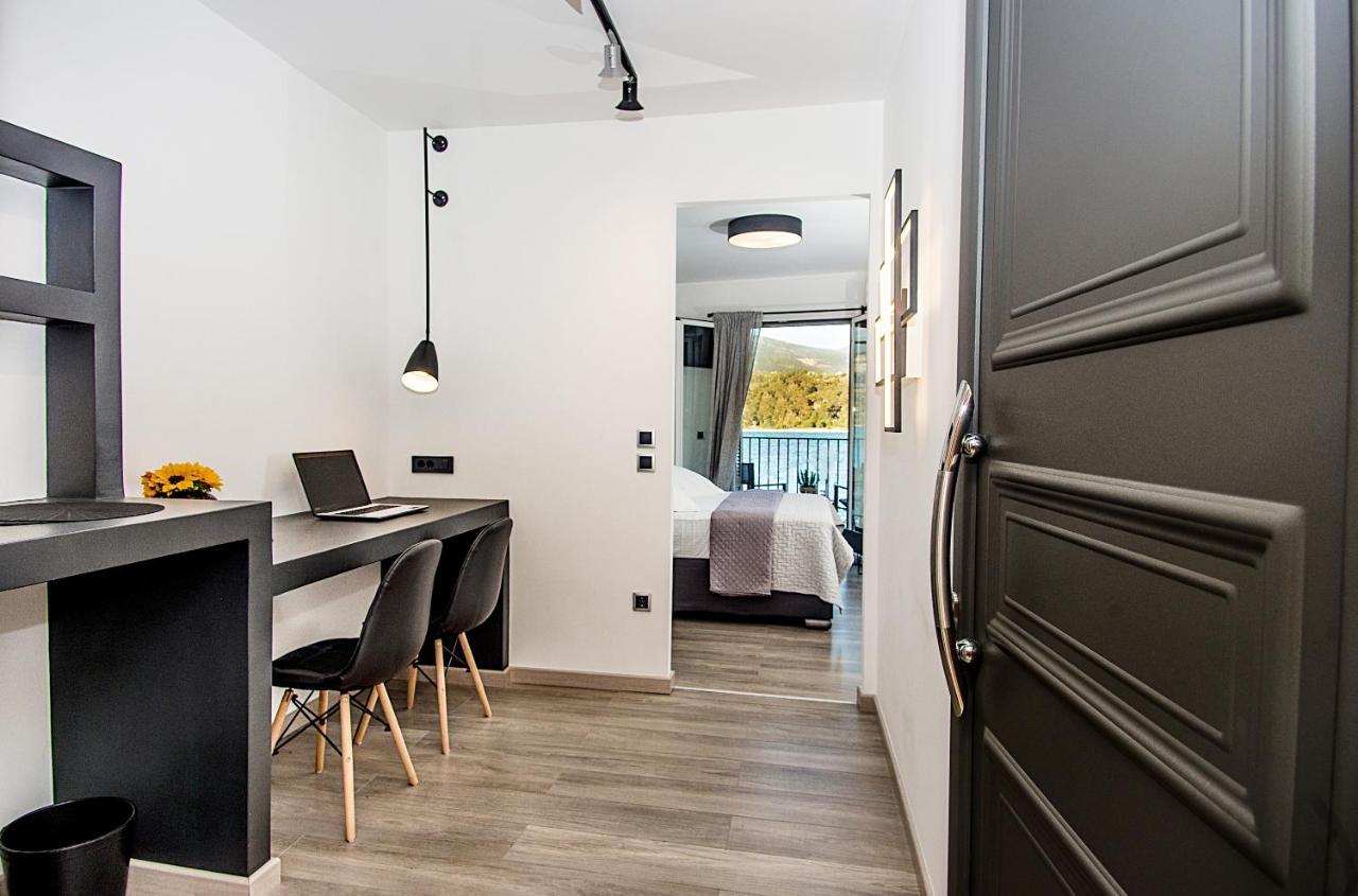 A & B Minimal Suite With Sea View In Argostoli Ngoại thất bức ảnh